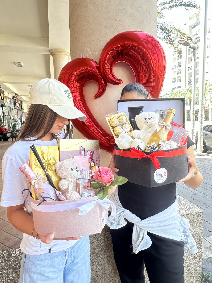מארז אהבה יוקרתי פרחים בושם ושוקולד עם דובי