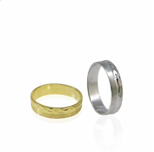 טבעת נישואין לגבר בשילוב חריטת יהלום  בזהב 14 קרט- דגם WR804