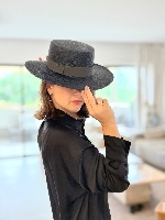 כובע רחב שוליים בצבע שחור  - black boater - MELANIA TRUMP INAUGURATION HAT