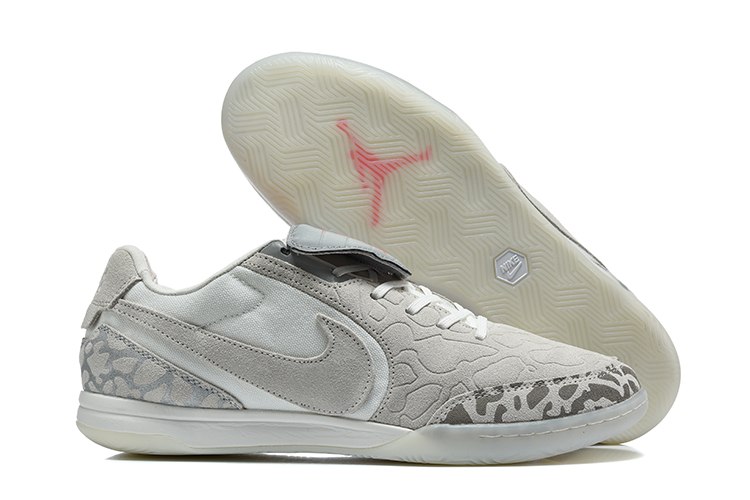 נעלי כדורגל נייק Jordan Tiempo Streetgato אפור