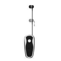 אוזניית דיבורית צבע שחור כסף Miracase BT MBTH77 – דיבורית שחורה וכסופה עם אוזנייה בודדת וכבל נשלף המודגם על רקע לבן סינון