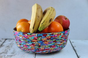 קערת סלט גדולה בצבעוניות עזה