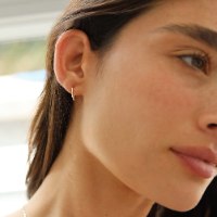 עגילי חישוק לילדות חלולים 1.2 ס"מ קטנים ועדינים מזהב - עגילי זהב גמישים ונוחים לענידה