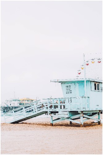 "Dreamy Day At The Beach" תמונת קנבס סוכת מציל והגלגל הענק| תמונת קנבס בודדת או לשילוב בקיר גלריה |
