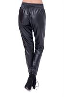 מכנס דמוי עור עם גומי בצבע שחור קדמי גב
