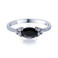 טבעת יהלום שחור אובלי דגם Jacey