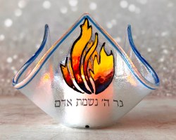 פמוט "יזכור" זכוכית המיוצר בטכניקת פיוזינג