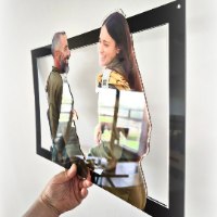 תמונה יוצאת מהמסגרת