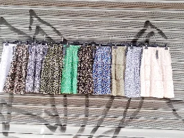 חצאית קומות מודפס עד הברך