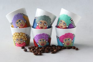 כוס אספרסו מפורצלן עם פני אישה