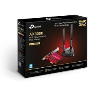 מתאם רשת Tp-Link Archer TX3000E AX3000 Adapter – קופסת המוצר השחורה מציגה את המתאם האדום ואנטנות Wi-Fi 6