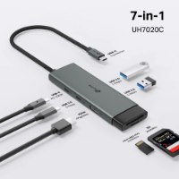 תחנת עגינה Tp-Link UH7020C USB Type-C 7-IN-1 Hub – רכזת Type-C אפורה מוצגת על רקע בהיר מוקפת בכבלים