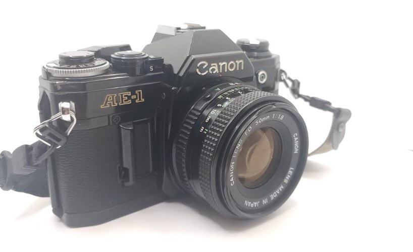 Canon AE-1 film camera+ canon FD lens 50 1.8  1104527 מצלמת פילם