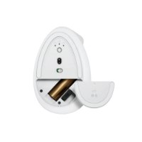 עכבר צבע לבן אפור Logitech Lift Vertical Ergonomic Mouse – מראה את תחתית העכבר עם תא סוללות פתוח סוללה אחת ומקלט USB נשלף