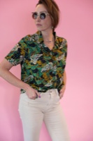חולצת רוז-ירוק ג׳ונגל