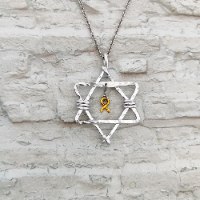 מגן דוד קטן או מגן דוד גדול עם סרט צהוב סמל החטופים, שרשרת לנשים וגברים.