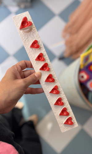 חנוכיית לבבות תחרה