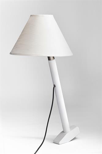 eLMNOP High cable table lamp