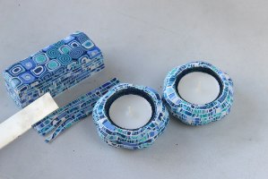זוג פמוטים בצורת פרח בגווני כחול ולבן