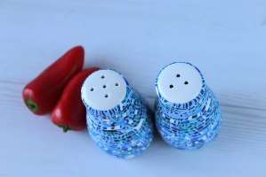 זוג מלחיה ופלפליה מפורצלן בגווני כחול ולבן