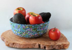 קערת סלט גדולה בגווני טורקיז, ירוק, סגול וורוד