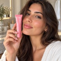 שפתון טיפולי המעניק הזנה עמוקה ואפקט ברק זכוכיתי מבית Medicube PDRN Peptide