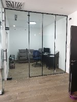 מחיצות מסגרת שחורה