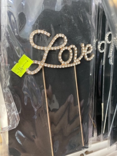 קישוט מהודר ממתכת זהב love