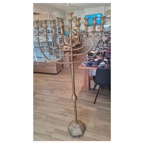 חנוכיה ענקית 172 ס"מ