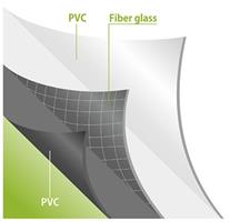 חתך שכבות של מסך הקרנה המציג שכבות PVC וסיבי Fiber Glass