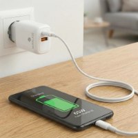 מטען קיר וכבל Miracase 30W USB-C MWC30PQ2 – מטען קיר לבן מחובר לשקע וטוען טלפון בכבל USB
