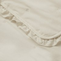 שמיכת קיץ מפנקת בשילוב מלמלה ורקמה צבע בז' - Laura Ashley