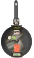 מחבת נון סטיק קרמית 24 ס”מ Resto Cas – פריט בודד מחבת אפורה עם ידית ותווית מוצר מודפסת על רקע לבן
