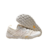 New Balance MT10  Cream
