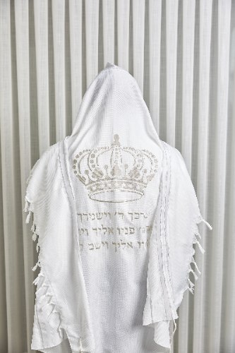 טלית מופת לחתנים – פסים כסופים ורקמת כתר | מידה 60
