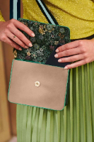 תיק Cross Body קטן דגם Fenna מידות 19X6X16 ס"מ של חברת PIP STUDIO