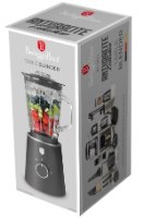 בלנדר זכוכית 1.5 ליטר Berlinger Haus BH9820 1000W – בלנדר אפור עם קנקן זכוכית מלא בפירות וקרח מוצג על קופסת המוצר