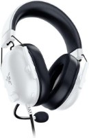 אוזניות גיימינג צבע לבן Razer BlackShark V2 X Xbox – אוזניות לבנות עם ריפוד שחור ומיקרופון מחובר על רקע לבן