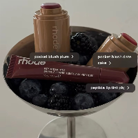 Rhode Pocket Blush – סומק כיס קרמי לחותי