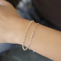 צמיד זהב דיינטי עם יהלומים קטנים