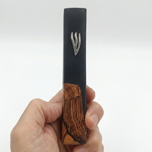 Mezuzá de Lujo: Negro Piano y Madera de Olivo