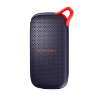 כונן SSD חיצוני נייד SanDisk Portable Ssd V3 1TB – המוצר הכהה עם טקסטורת נקודות לולאת אחיזה אדומה ולוגו SanDisk קדמי USB