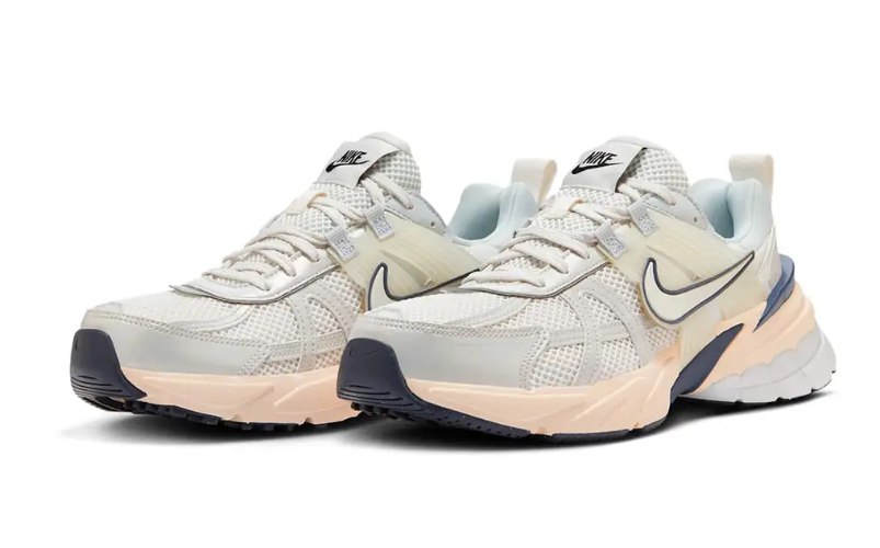 סניקרס נייק Nike V2K RUN לבן ורדרד