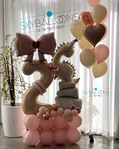 🦕🎀 Baby Dino Bow – סטנד פרימיום לתינוקות