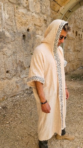 קימונו  Oversize  בגוון חול עם רקמה גיאומטרית
