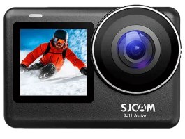 מצלמת אקשן SJCAM SJ11 – מצלמה שחורה אחת המציגה על המסך שלה תמונה של גולש סקי בשלג עם הלוגו