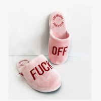 נעלי בית קטיפתיות לאישה עם מסר חד Fuck Off