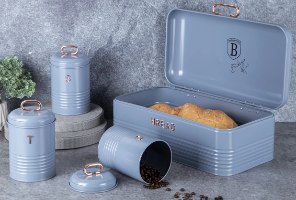 סט קופסאות אחסון מעוצבות Berlinger Haus BH6755 – ארגז לחם אפור פתוח עם כיכר, קופסת קפה שופכת פולים, ושתי קופסאות תואמות