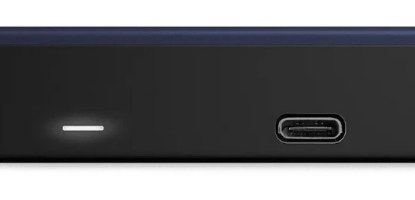 כונן קשיח חיצוני צבע כחול Western Digital WDBFTM0040BBL My Passport 4TB – קצהו האחורי של הכונן מציג יציאת USB-C