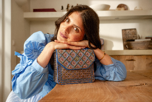 Cross Body דגם FRANCES IMANI כחול מידות 19x7x17.5 ס"מ של חברת PIP STUDIO